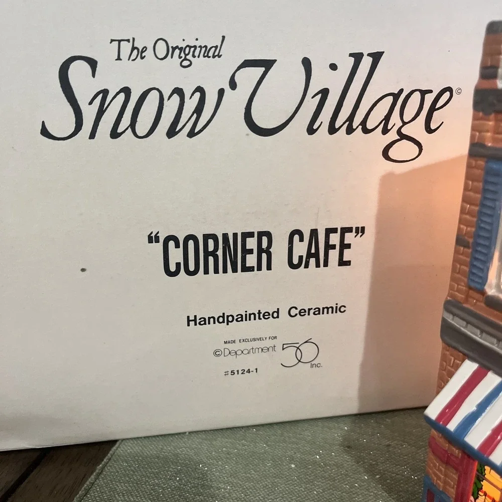 DEPT 56 Snow Village CORNER CAFE #5124-1 w/ Light~Retired